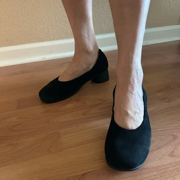 Think! Women's Black Suede Pumps Heels - Picture 4 of 14